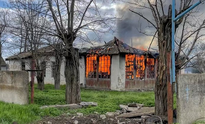 Zdjęcie przedstawia zniszczoną Ukrainę