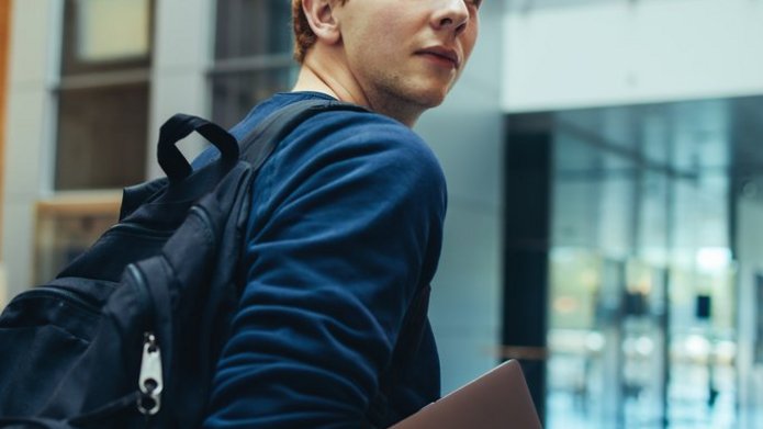 College student going to class Zdjęcie Adobe Stock